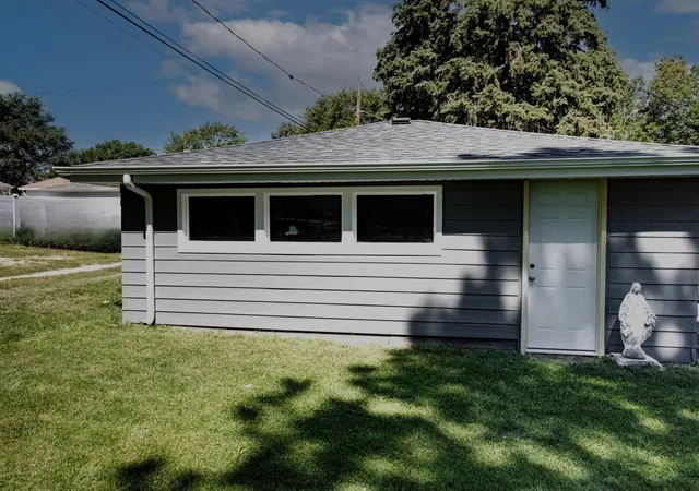 4th image of 1911 N Hickory St, Crest Hill, IL 60403 | MLS# 12680148