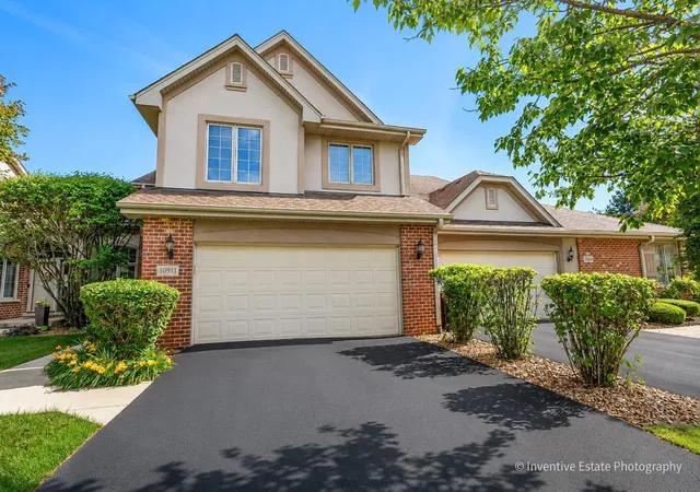 2nd image of 10911 Settlers Pond Ct, Frankfort, IL 60423 | MLS# 12680164