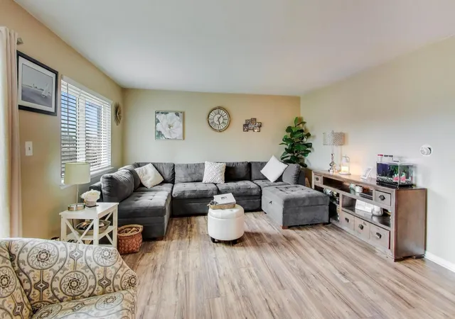 Listing Photo 4 - Condo for sale in building located at 445 S Cleveland Ave, Arlington Heights, IL 60005 - Unit #302