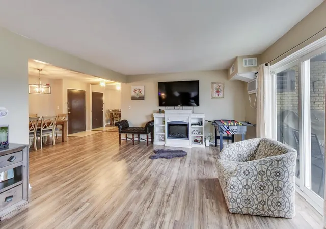 Listing Photo 5 - Condo for sale in building located at 445 S Cleveland Ave, Arlington Heights, IL 60005 - Unit #302