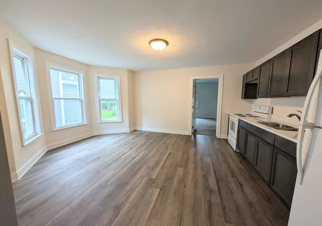 Listing Photo 4 - Condo for sale in building located at 1338 E Chestnut St, Kankakee, IL 60901