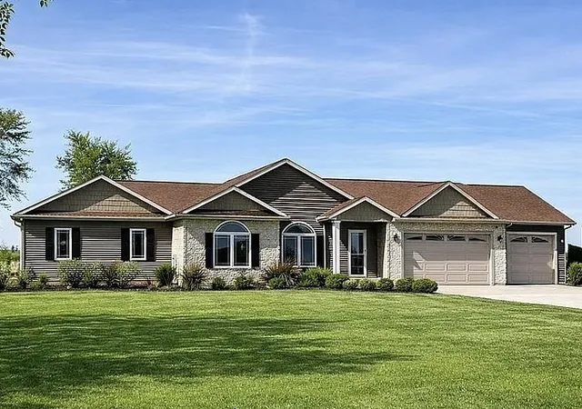 1st image of 3142 County Road 1600 N, El Paso, IL 61738 | MLS# 12680229