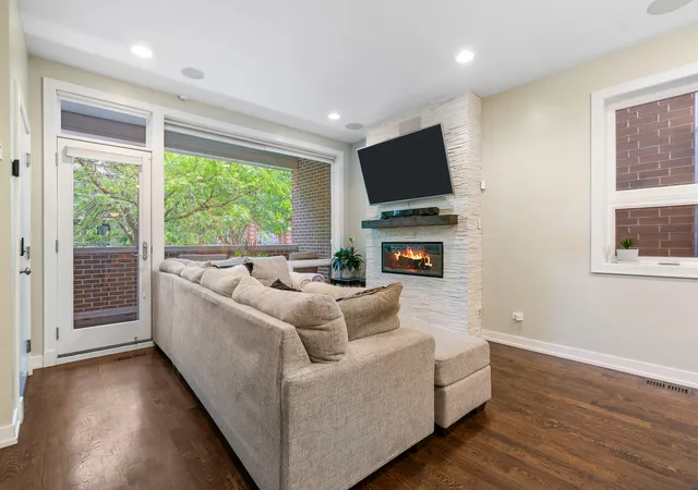 2nd image of 1536 W Walton St #1, Chicago, IL 60642 | MLS# 12680235