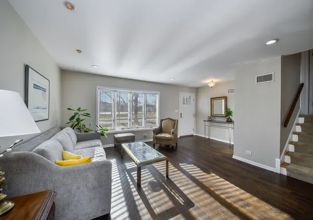 2nd image of 541 Park Row, Glen Ellyn, IL 60137 | MLS# 12680262