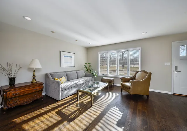 3rd image of 541 Park Row, Glen Ellyn, IL 60137 | MLS# 12680262