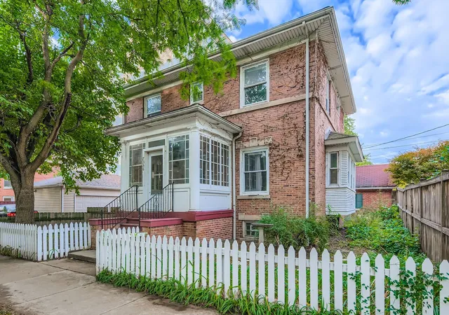Homes for sale in Chicago, IL | 7356 N Ashland Blvd, Chicago, IL 60626 | MLS# 12680263