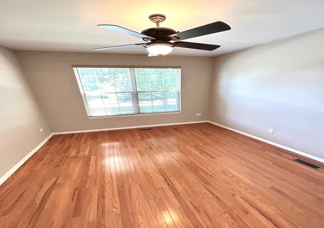 4th image of 21214 Lily Lake Ln, Crest Hill, IL 60403 | MLS# 12680273
