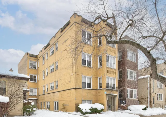 Homes for sale in Chicago, IL | 6206 N Francisco Ave #2B, Chicago, IL 60659 | MLS# 12680304