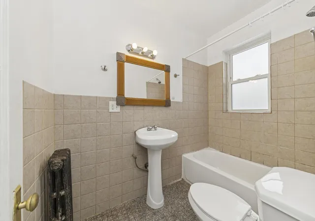 Homes for sale in Chicago, IL | 6206 N Francisco Ave #2B, Chicago, IL 60659 | MLS# 12680304