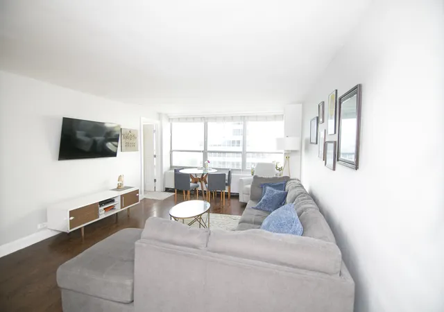 Homes for sale in Chicago, IL | 3550 N Lake Shore Dr #1117, Chicago, IL 60657 | MLS# 12680305