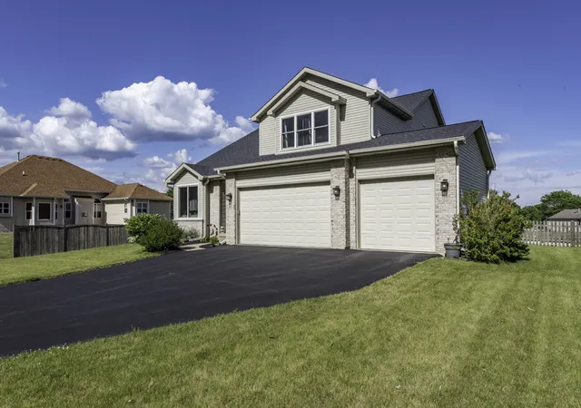 Photo 2 of Sale Pending at 301 English Ln, Winthrop Harbor, IL 60096 | MLS# 12680317 | Listing updated on 2026-08-31