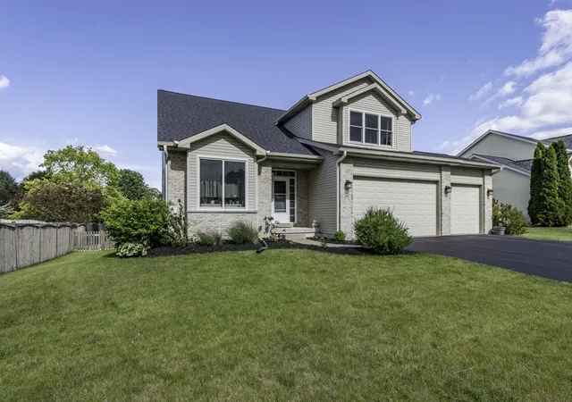 Photo 3 of Sale Pending at 301 English Ln, Winthrop Harbor, IL 60096 | MLS# 12680317 | Listing updated on 2026-08-31