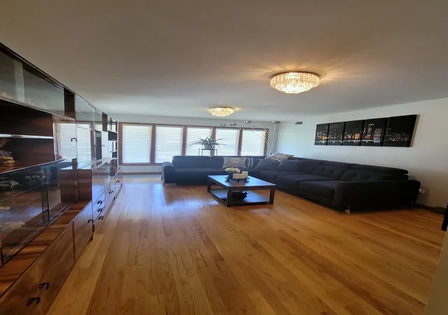 3rd image of 7043 40Th St, Berwyn, IL 60402 | MLS# 12680359