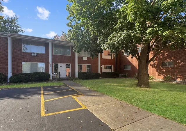 Homes for sale in Freeport, IL | 124 N Whistler Ave #B8, Freeport, IL 61032 | MLS# 12680371