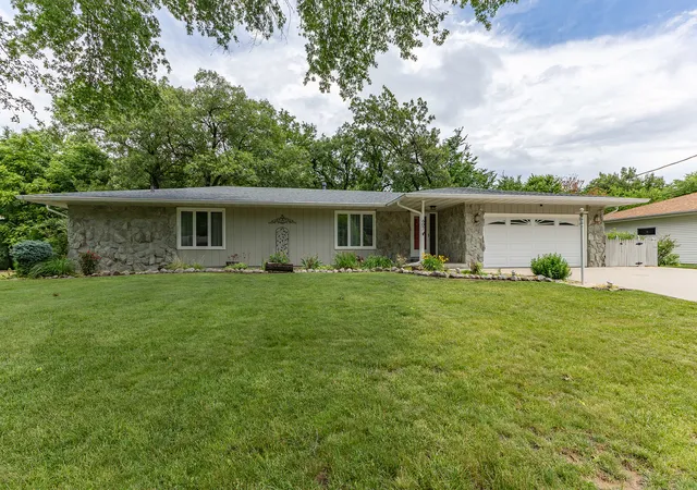 Homes for sale in Coal Valley, IL | 607 E 5th St, Coal Valley, IL 61240 | MLS# 12680372