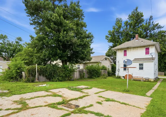 Homes for sale in East Moline, IL | 174 16th Ave, East Moline, IL 61244 | MLS# 12680385