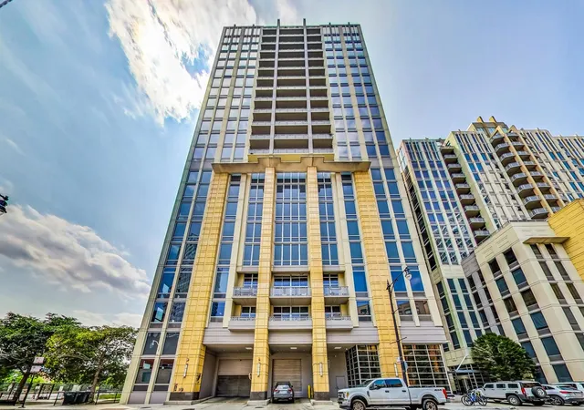 Homes for sale in Chicago, IL | 700 N Larrabee St #1302, Chicago, IL 60654 | MLS# 12680396
