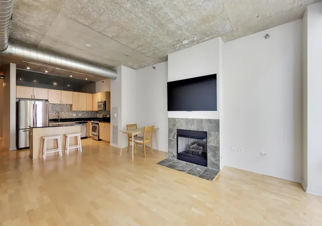Homes for sale in Chicago, IL | 700 N Larrabee St #1302, Chicago, IL 60654 | MLS# 12680396