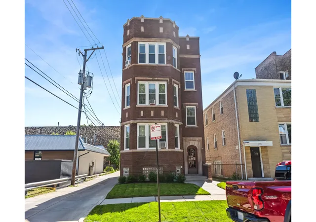 Homes for sale in Chicago, IL | 7555 N Claremont Ave, Chicago, IL 60645 | MLS# 12680405