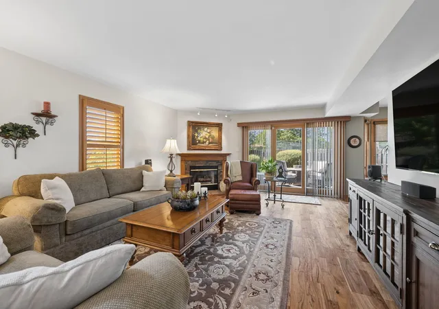 3rd image of 328 Cromwell Ct, Westmont, IL 60559 | MLS# 12680406