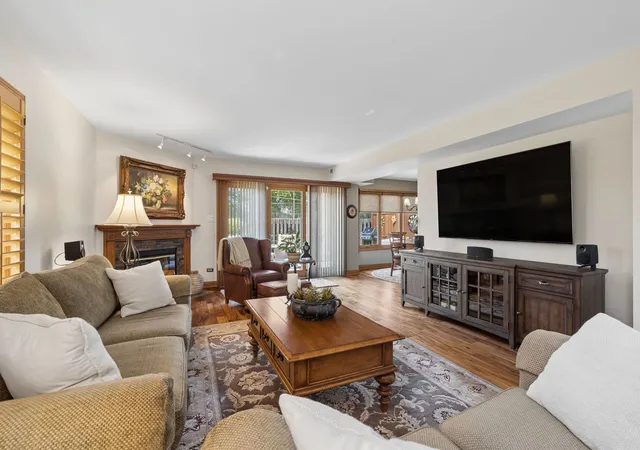 4th image of 328 Cromwell Ct, Westmont, IL 60559 | MLS# 12680406