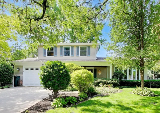 Photo 1 of Single family home for sale at 1117 Dawes St, Libertyville, IL 60048 | MLS# 12680423 | Listing updated on 2026-10-05
