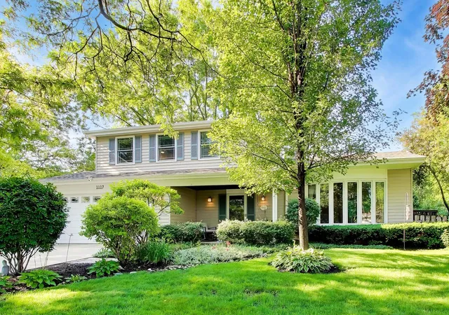 Photo 2 of Single family home for sale at 1117 Dawes St, Libertyville, IL 60048 | MLS# 12680423 | Listing updated on 2026-10-05