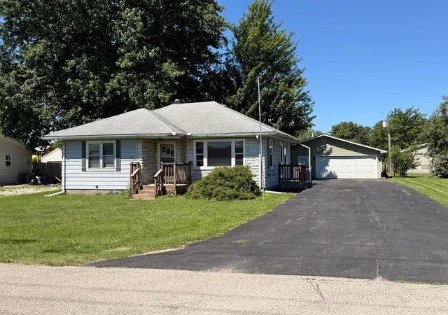 Homes for sale in Colona, IL | 811 1st St, Colona, IL 61241 | MLS# 12680437