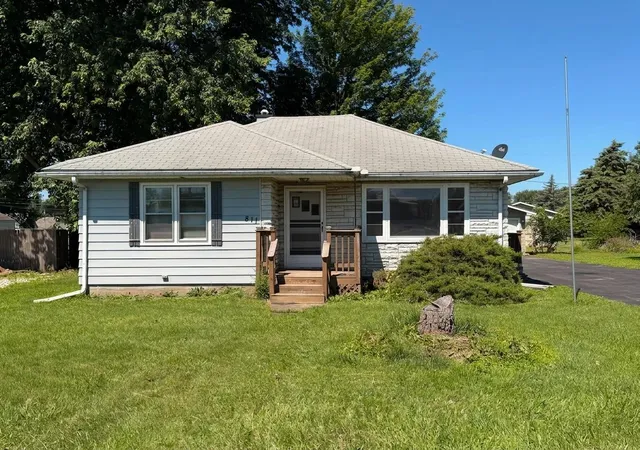 Homes for sale in Colona, IL | 811 1st St, Colona, IL 61241 | MLS# 12680437