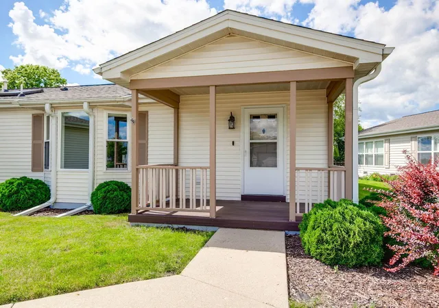 Homes for sale in Grayslake, IL | 1815 Paddock Ct, Grayslake, IL 60030 | MLS# 12680454