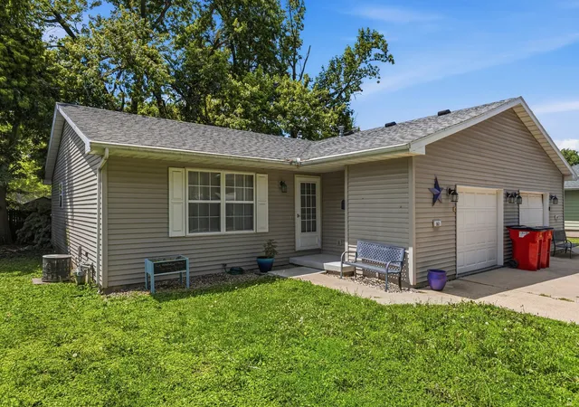image of 1615/1617 W Union St, Champaign, IL 61821 | MLS# 12680468