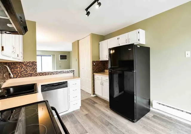 2nd image of 156 Dunteman Dr, Glendale Heights, IL 60139