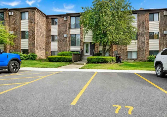 3rd image of 156 Dunteman Dr #301, Glendale Heights, IL 60139 | MLS# 12680470
