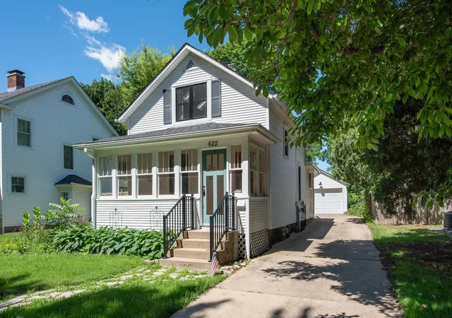image of 622 Illinois St, Geneva, IL 60134 | MLS# 12680472