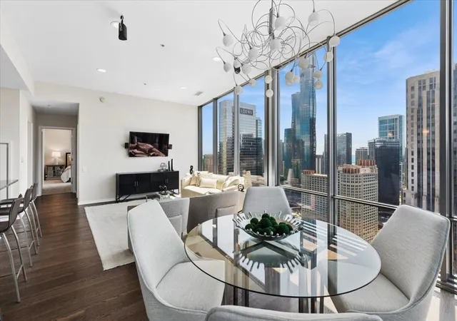 4th image of 240 E Illinois St, Chicago, IL 60611
