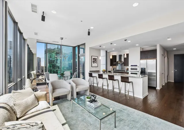 5th image of 240 E Illinois St, Chicago, IL 60611