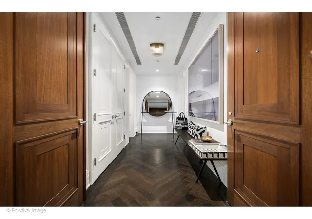 3rd image of 159 E Walton Pl #8G, Chicago, IL 60611 | MLS# 12680556