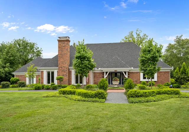 Homes for sale in Lake Forest, IL | 150 N Suffolk Ln, Lake Forest, IL 60045 | MLS# 12680564
