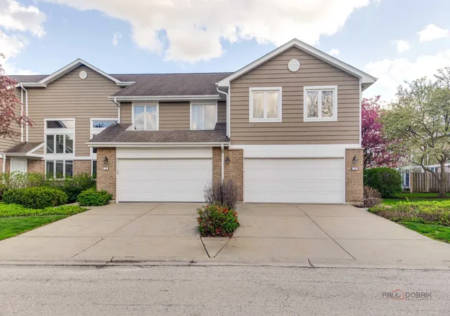 Homes for sale in Buffalo Grove, IL | 73 Woodstone Dr, Buffalo Grove, IL 60089 | MLS# 12680599
