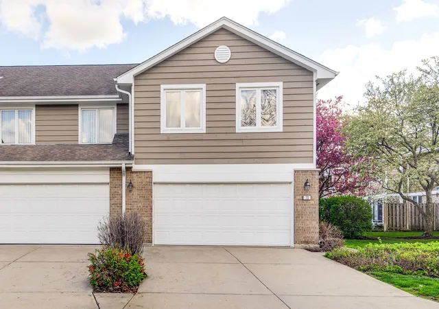 Homes for sale in Buffalo Grove, IL | 73 Woodstone Dr, Buffalo Grove, IL 60089 | MLS# 12680599