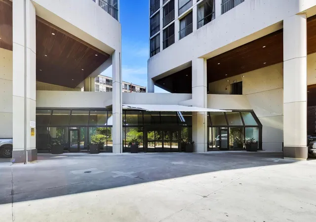 2nd image of 345 W Fullerton Pkwy #1905, Chicago, IL 60614 | MLS# 12680604