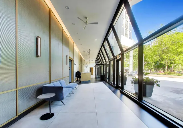 3rd image of 345 W Fullerton Pkwy, Chicago, IL 60614