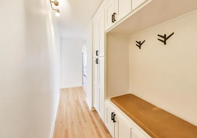 4th image of 345 W Fullerton Pkwy, Chicago, IL 60614