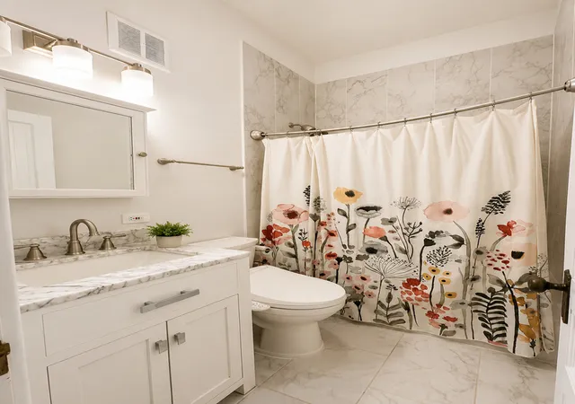 Listing Photo 2 - Condo for sale in building located at 1359 E 57Th St, Chicago, IL 60637 - Unit #1