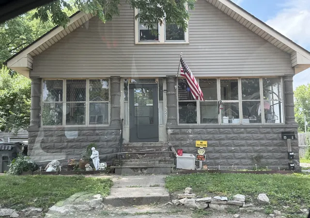 1st image of 325 S Capitol St, Pekin, IL 61554 | MLS# 12680660
