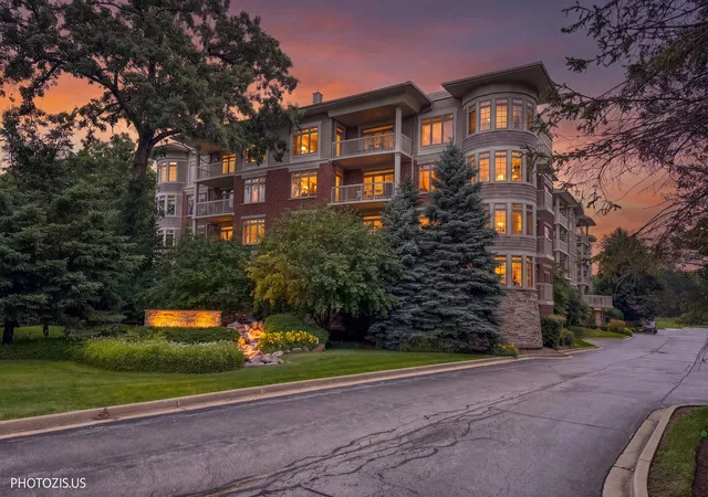Homes for sale in Vernon Hills, IL | 425 Benjamin Dr #302, Vernon Hills, IL 60061 | MLS# 12680689