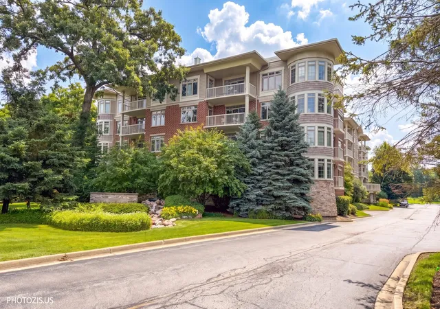 Homes for sale in Vernon Hills, IL | 425 Benjamin Dr #302, Vernon Hills, IL 60061 | MLS# 12680689