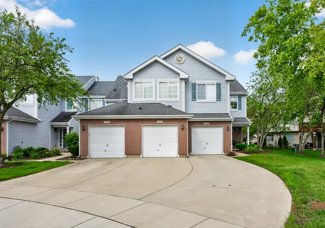 Homes for sale in Schaumburg, IL | 178 Cripple Creek Ct #1, Schaumburg, IL 60194 | MLS# 12680705