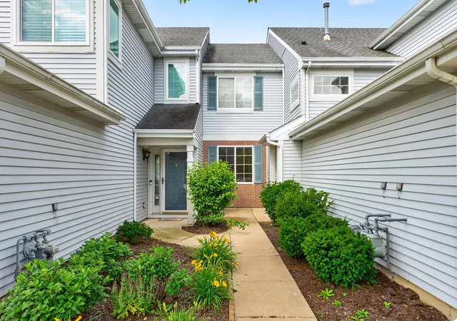 Homes for sale in Schaumburg, IL | 178 Cripple Creek Ct #1, Schaumburg, IL 60194 | MLS# 12680705