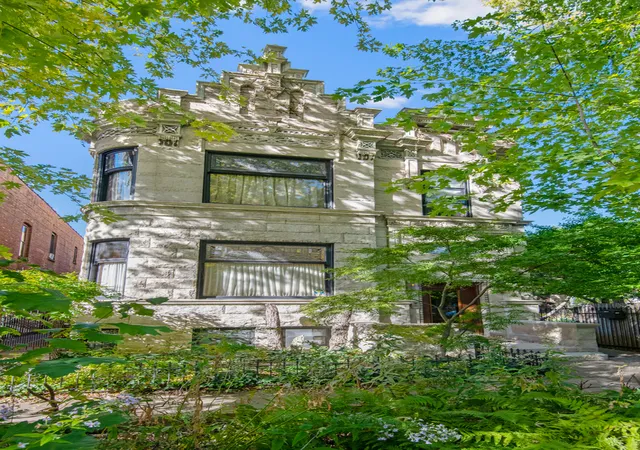 Homes for sale in Chicago, IL | 1646 N Leavitt St, Chicago, IL 60647 | MLS# 12680743